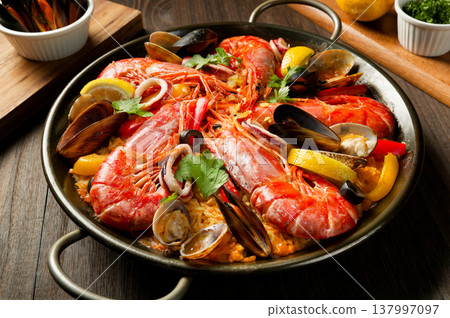 paella  137997097