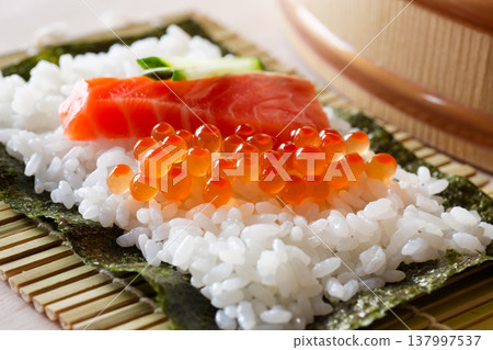 Hand rolled sushi 137997537
