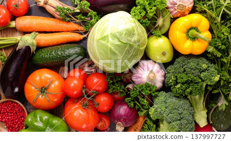 種類豐富的健康蔬菜。 137997727