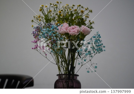 Floral arrangement with pink carnations and gypsophila Floral arrangement with pink carnations and gypsophila 137997999