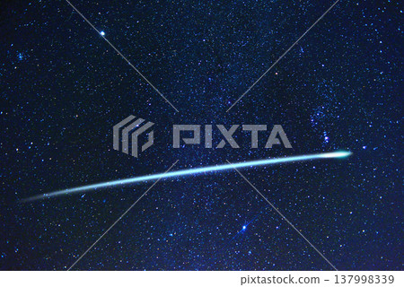 流星與獵戶座重疊（合成影像） 137998339
