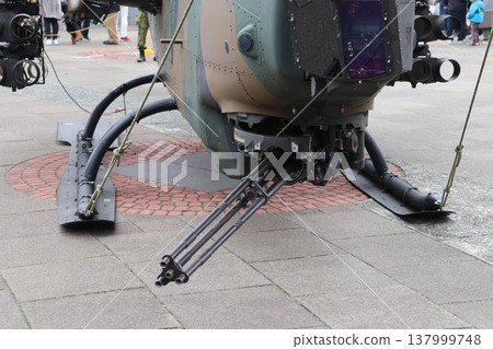 日本陸上自衛隊AH-1反戰車直升機的自動砲。 日本陸上自衛隊AH-1反戰車直升機的自動砲。 137999748