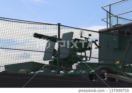 日本海上自衛隊掃雷艇的20毫米M61火神自動砲 日本海上自衛隊掃雷艇的20毫米M61火神自動砲 137999750