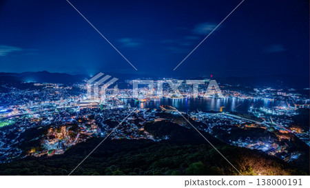 從稻佐山眺望長崎市中心夜景 從稻佐山眺望長崎市中心夜景 138000191