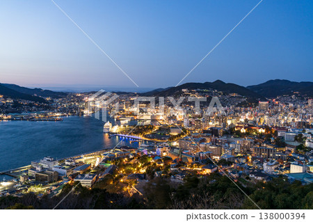 從鍋館山眺望長崎市中心夜景 138000394