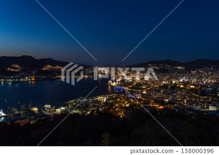 從鍋館山眺望長崎市中心夜景 從鍋館山眺望長崎市中心夜景 138000396
