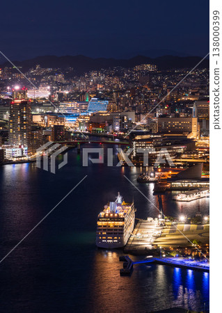 從鍋館山眺望長崎市中心夜景 從鍋館山眺望長崎市中心夜景 138000399