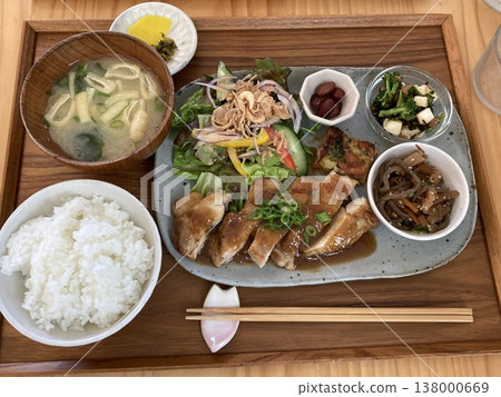 日式醬汁雞肉套餐 138000669