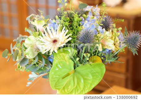 Flowers to decorate a room Flowers to decorate a room 138000692