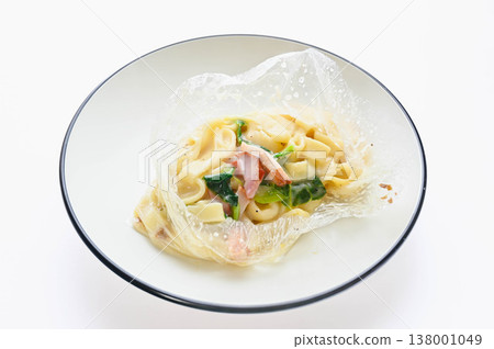 Thawed frozen cream pasta 138001049
