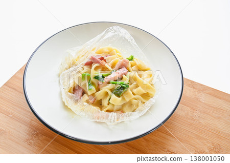Thawed frozen cream pasta Thawed frozen cream pasta 138001050