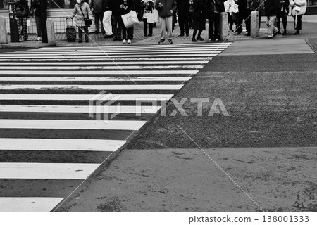 Shibuya scramble crossing in winter, Tokyo Shibuya scramble crossing in winter, Tokyo 138001333