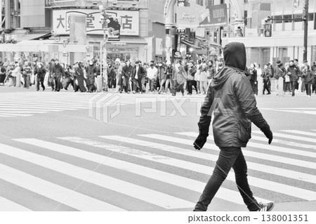 Shibuya scramble crossing in winter, Tokyo Shibuya scramble crossing in winter, Tokyo 138001351