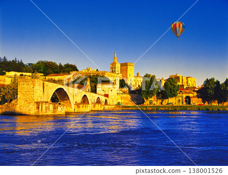 A beautiful sunset view of the Pont Saint-Bénézet in Avignon. 138001526