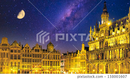 A beautiful night view of the Grand Place in Brussels. 138001607