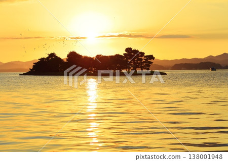 【島根縣】與がそば島和宍道湖的夕陽 【島根縣】與がそば島和宍道湖的夕陽 138001948