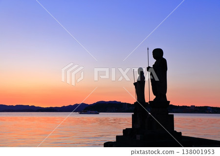 【島根縣】夕陽下的宍道湖與袖手地藏 【島根縣】夕陽下的宍道湖與袖手地藏 138001953