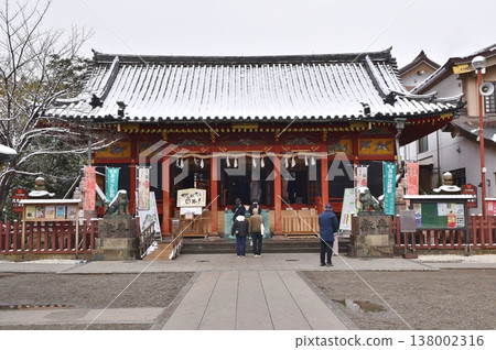 東京雪中的淺草神社 東京雪中的淺草神社 138002316