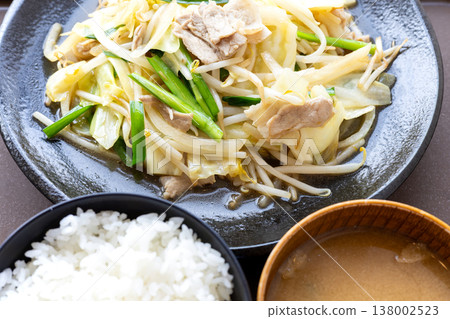 炒好吃的肉類蔬菜套餐 138002523