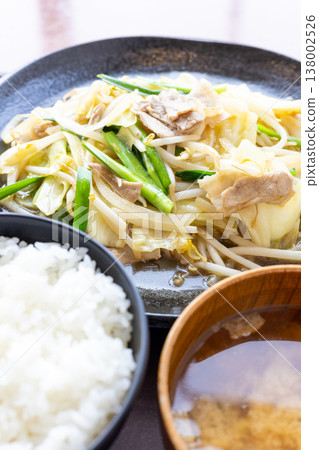 炒好吃的肉類蔬菜套餐 炒好吃的肉類蔬菜套餐 138002526