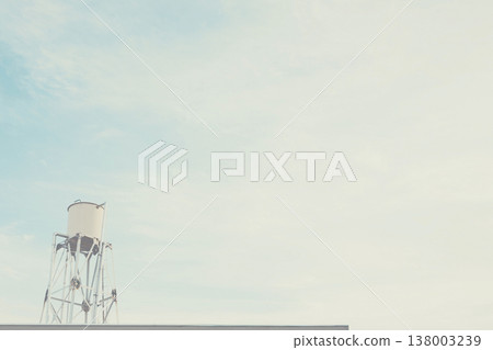 一幅有古老水塔的風景畫 一幅有古老水塔的風景畫 138003239