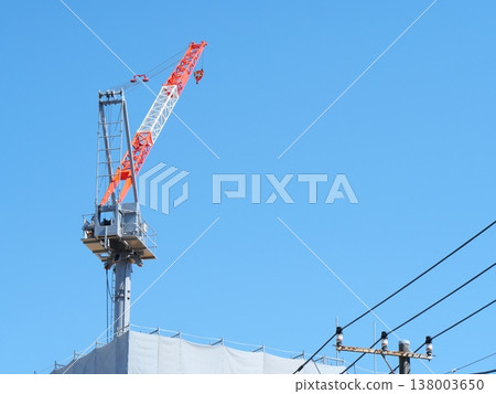 起重機延伸到藍天 起重機延伸到藍天 138003650