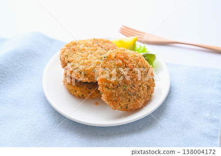 Reheated fried food 138004172