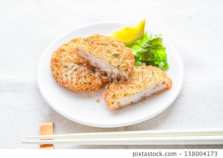 Reheated squid mince cutlet 138004173