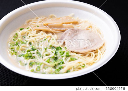 便利商店美味食品:濃鬱的豚骨拉麵 便利商店美味食品:濃鬱的豚骨拉麵 138004656
