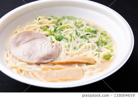便利商店美味食品：濃鬱的豚骨拉麵 138004659