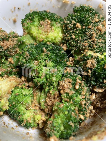 Homemade broccoli with sesame dressing 138004705