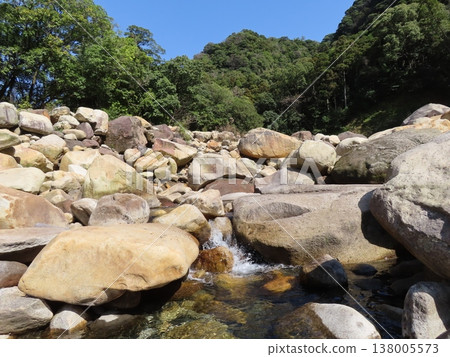 The rocky cliffs and river water of Sarugajo Gorge The rocky cliffs and river water of Sarugajo Gorge 138005573