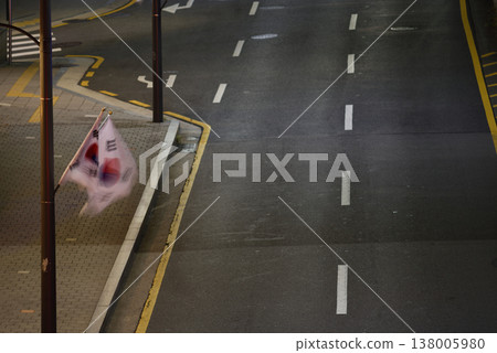 Empty night road with south korean flag in Seoul South Korea Empty night road with south korean flag in Seoul South Korea 138005980