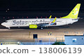 Solaseed Air波音737飛機正在羽田機場準備起飛。 138006139
