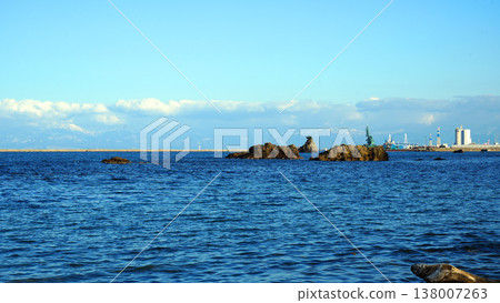 Springtime Rainy Coast, Otokoiwa Rock 138007263