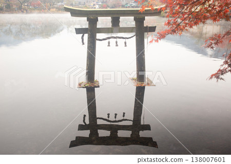 Yufuin Kinri Lake Torii and Autumn Leaves 138007601