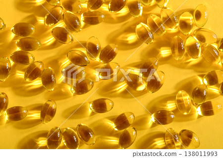 Close up the vitamin D (cholecalciferol) capsules Close up the vitamin D (cholecalciferol) capsules 138011993