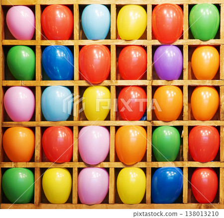 Balloon shooting gallery. Bright balls standing in a row Balloon shooting gallery. Bright balls standing in a row 138013210