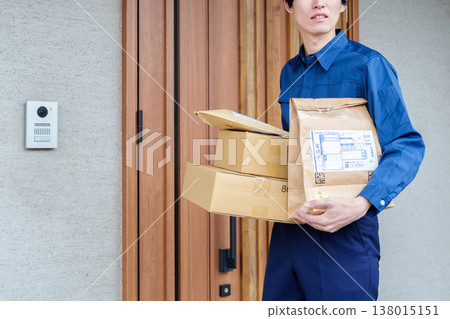 一位不在家的送貨司機很不高興。 138015151