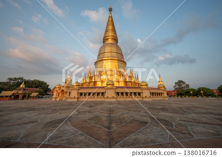 Beautiful view of Phra Mahathat Chedi Sri Wiang Chai one of the biggest pagoda in Thailand, with the base of about 1,600 square metres located in Li district, Lamphun province. 138016716