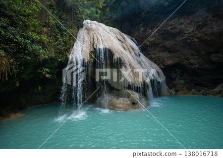 Beautiful view of Koh Luang Waterfall in Maeping National Park of Lamphun province, Thailand. It is a limestone waterfall with spectacular beauty. 138016718
