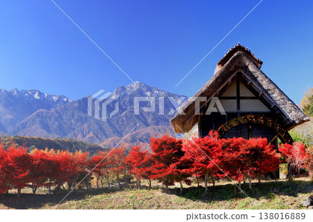 甲斐駒嶽山與一座水磨坊 138016889