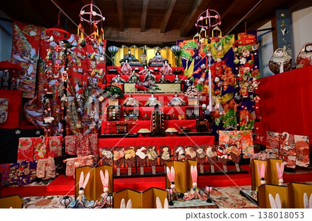 [Koshinkan] Colorful hanging decorations and Hina dolls 138018053
