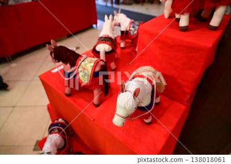 [Koshinkan] Colorful hanging decorations and Hina dolls 138018061