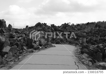 The landscape of Onioshidashi Park, where rugged lava formations spread out. 138018795