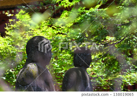 Stone Buddha statues at Kosenji Temple in Kusatsu-yama (Kusatsu-machi, Agatsuma-gun, Gunma Prefecture) 138019065