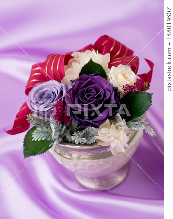 Purple rose flower arrangement 138019307