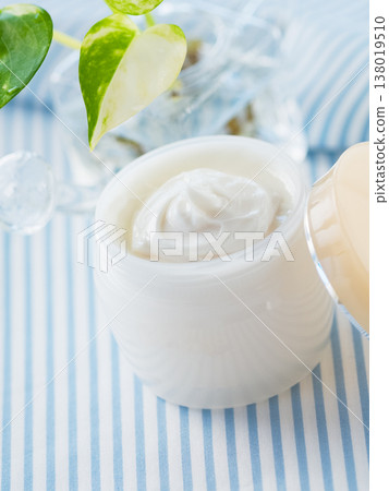 Opened cosmetic cream Opened cosmetic cream 138019510