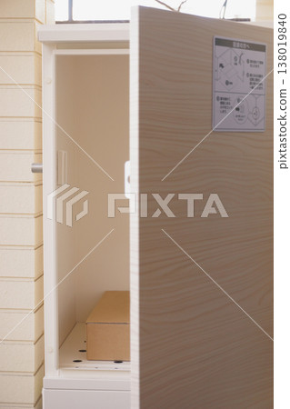 9 delivery boxes containing cardboard boxes 138019840