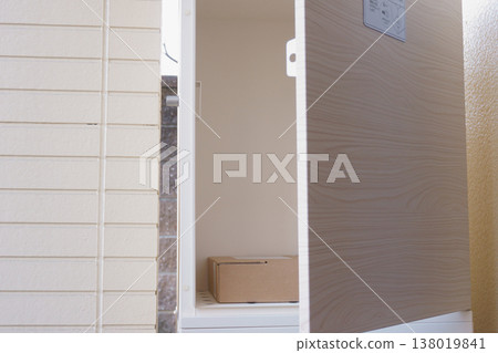 8 個裝有紙箱的送貨箱 138019841